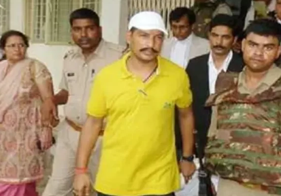 माफिया संजीव जीवा की हत्या, लखनऊ की अदालत में वकील की ड्रेस में आये बदमाशों ने गोली मारकर उतारा मौत के घाट,एक गिरफ्तार,बच्ची भी मारी गई