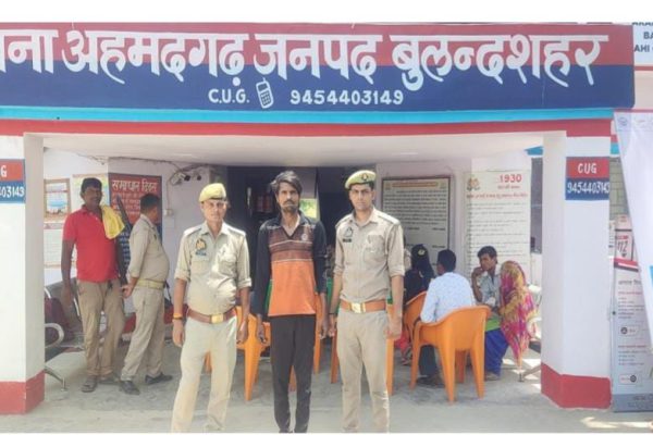 अहमदगढ़ में पुलिस ने वांछित अभियुक्त को अवैध तमंचा कारतूस सहित किया गिरफ्तार