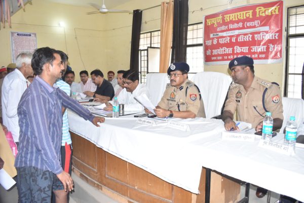 बदायूँ में “संपूर्ण समाधान दिवस” पर जिलाधिकारी व वरिष्ठ पुलिस अधीक्षक ने सुनी समस्याए,दिए दिशा निर्देश