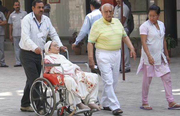 विधानसभा चुनाव में अब निःशक्तजनों को मतदान के लिए मिलेगी व्हील चेयर- अशोक गहलोत