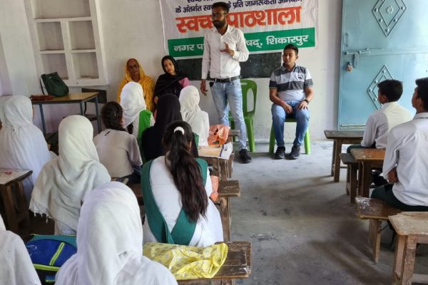 मार्शल जूनियर हाई स्कूल में स्वच्छता के संबंध में निबंध प्रतियोगिता का आयोजन