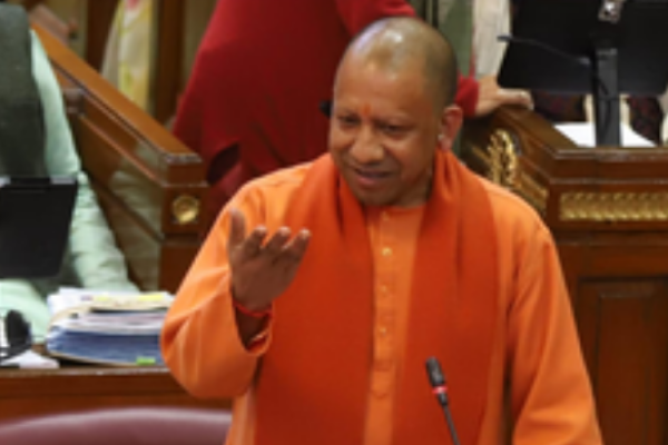 शिवपाल यादव के बहाने अखिलेश पर जमकर बरसे सीएम योगी,कही ये बात