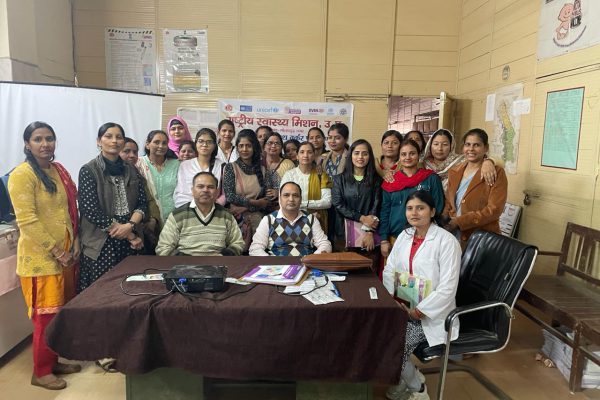 नोएडा में नियमित टीकाकरण के बारे में एएनएम को दिया गया प्रशिक्षण