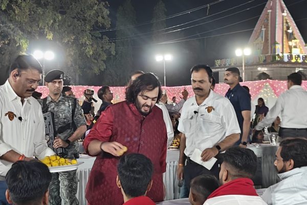 अनंत अंबानी के प्री-वेडिंग सेरेमनी की शुरूआत अन्न सेवा से, 51 हजार को परोसा गया खाना