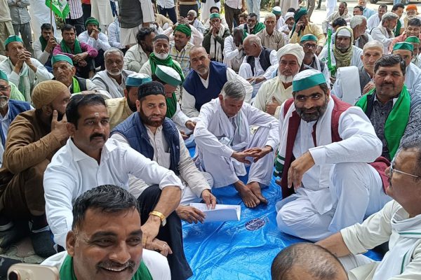 मुजफ्फरनगर में किसानों की मांगों को लेकर भाकियू अराजनैतिक का धरना, अप्रैल में बड़े आंदोलन की चेतावनी