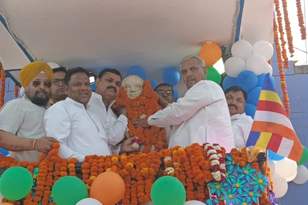 हरेंद्र मलिक ने बाबा साहब की प्रतिमा पर किया माल्यार्पण,बोले-संविधान के विपरीत कोई कदम न उठे, यही हमारी प्रार्थना”