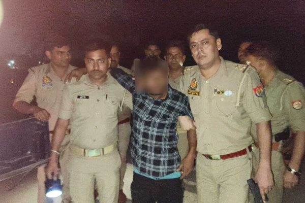 फिरोजाबाद मुठभेड़ में इटावा का वांछित बदमाश गिरफ्तार, पैर में गोली लगने से घायल