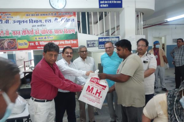 मुज़फ्फरनगर में एस0 डी0 मेडिकल कॉलेज ने 25 टीबी मरीजों को लिया गोद, दी पोषण पोटली