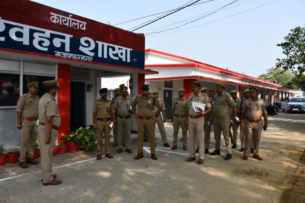 मुज़फ्फरनगर एसएसपी संजय कुमार ने ली परेड की सलामी, पुलिस लाइन का किया निरीक्षण