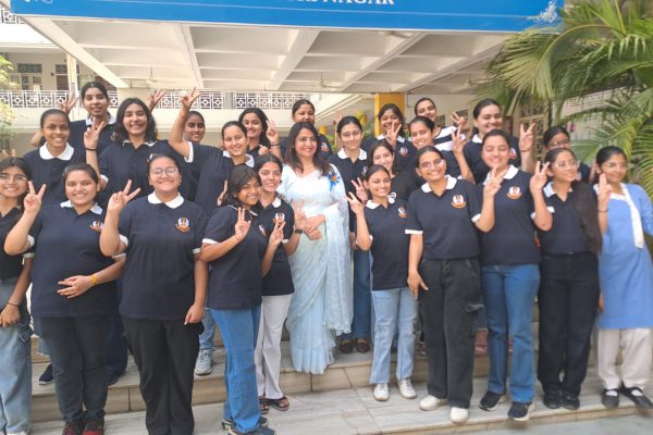 एमपीजीएस शास्त्रीनगर की नोयरा खान जिले की चौथी टॉपर