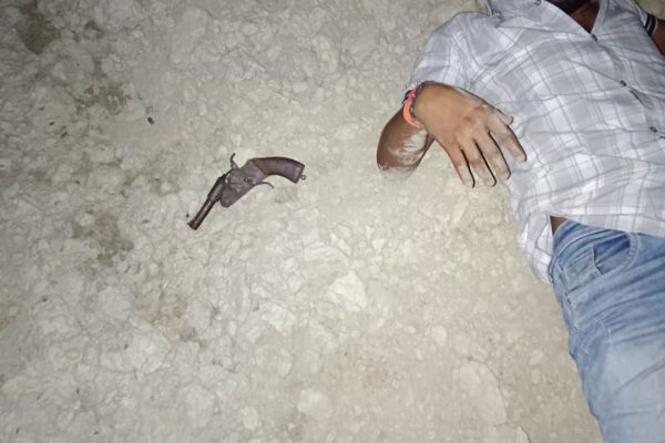 बलिया पुलिस मुठभेड़: गौ हत्यारे विशाल यादव के पैर में लगी गोली, तमंचा बरामद
