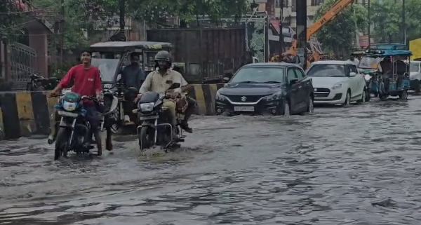 मुजफ्फरनगर में पहली बारिश से रुड़की रोड जलमग्न, कांवड़ यात्रा से पहले हालात बदतर