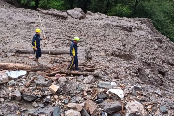 “उत्तराखंड में बादल फटा! यमुनोत्री मार्ग पर मचा कहर | 9 मजदूर लापता | रेस्क्यू जारी