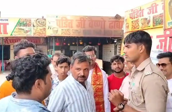 मुजफ्फरनगर में कावड़ से पहले पहचान अभियान में हंगामा, होटल कर्मचारी की पैंट उतारकर पहचान करने की कोशिश