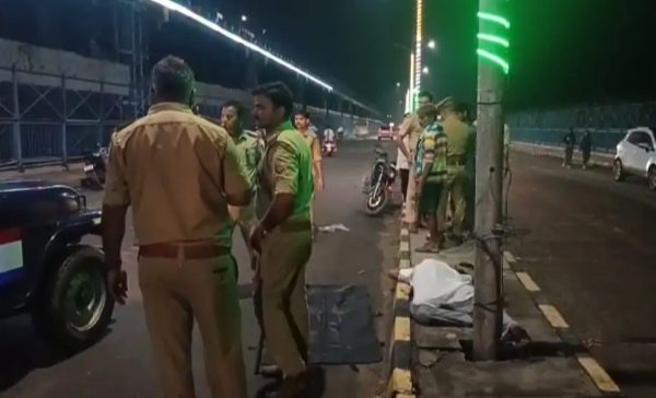 कानपुर गंगा बैराज हादसा: तेज रफ्तार बाइक खंभे से टकराई, एक युवक की मौत