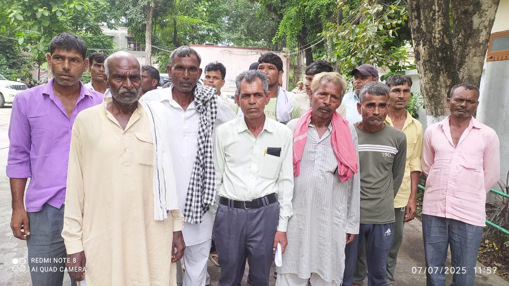 मुज़फ्फरनगर में भट्टा मज़दूरों ने घोषित मजदूरी न मिलने पर उठाई आवाज़, वित्त अधिकारी को सौंपी शिकायत